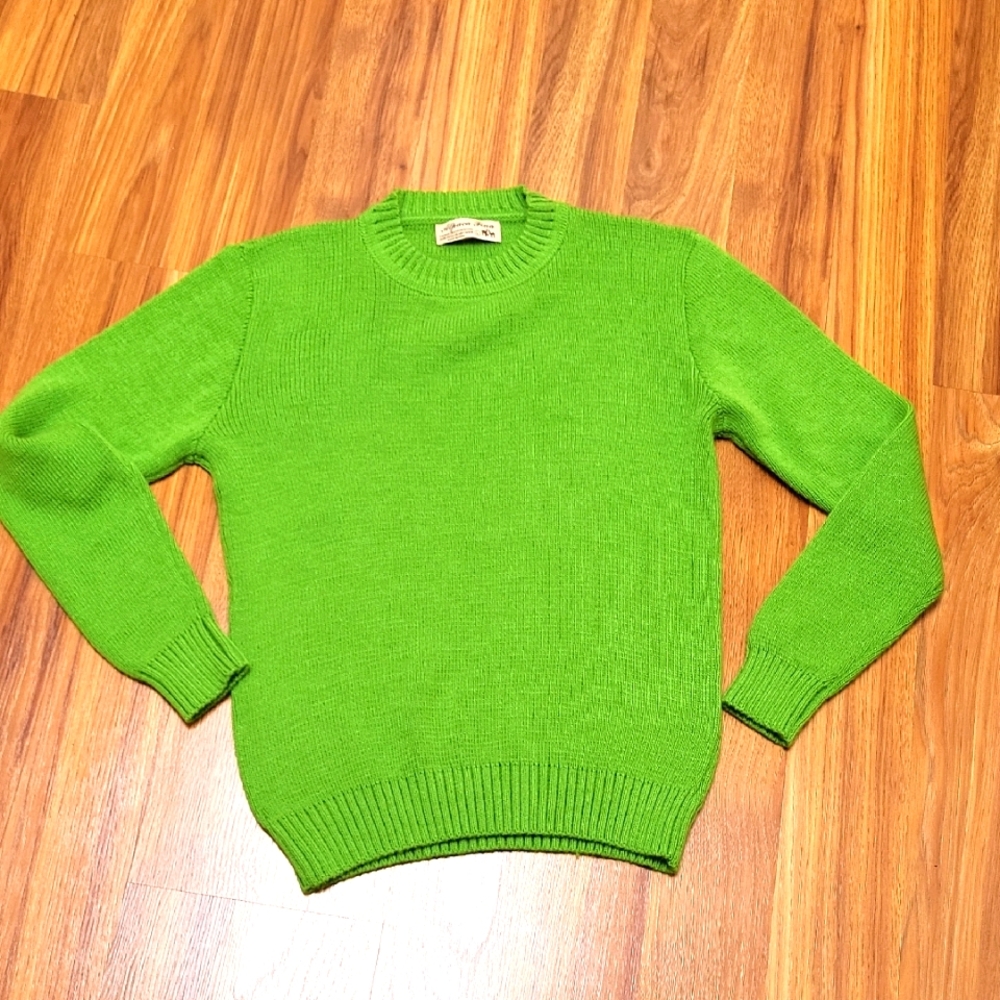 NWT Alpaca Fina beautiful and cozy Vibrant Green Sweater
